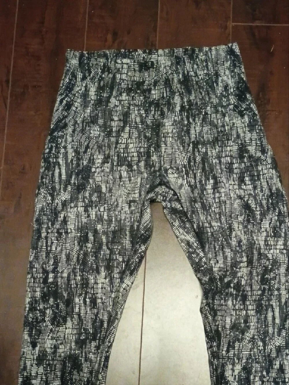 lululemon athletica Black & Gray Patterned Leggins